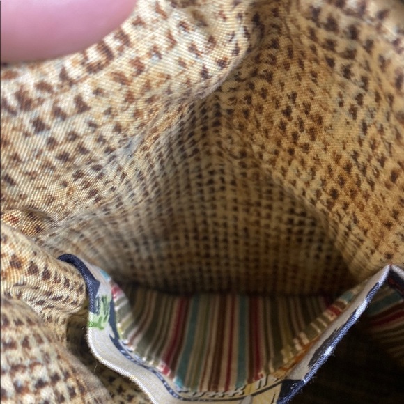 Red Crossbody Bag with Woven Texture and Structured Design - Picture 10 of 12